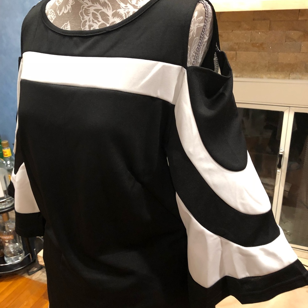 LAST ONE ‼️Plus Size Body-con Top‼️ - Picture 5 of 7